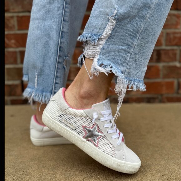 VH Free 2 Neon Pink Sneakers - Picture 1 of 7
